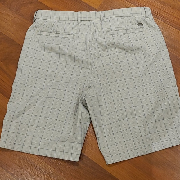 Men's Greg Norman golf shorts size 36 waist - Picture 4 of 5